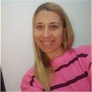 Profesora especializada en lengua y literatura para nivel primario y secundario