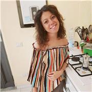 Giovane laureata in Studi Internazionali con esperienze di insegnamento in contesti di difficoltà sociale