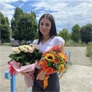 Salve, mi chiamo Annalisa e ho 19 anni. Sono una studentessa universitaria al primo anno di fisica. 