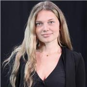 Profesor de inglés con experiencia de dos años. Apto para dar clases a niños de hasta 14 años.