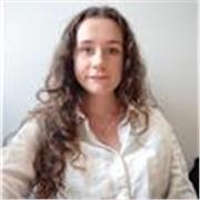 J'étudie l'espagnol depuis la primaire. L'année dernière j'ai vécu en Espagne pendant un an. J'ai toujours aimé la langue espagnole et sa culture et j'aimerais en faire profiter aux autres. C'est d'ailleurs pour cette raison que je suis une formation LLCE