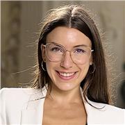 Profesora de programación apta para todas las edades y niveles