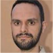 Profesor de matemáticas, tecnología e informática imparte clases de forma online.