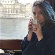 Étudiante en 3e année de licence donne cours de physique niveau primaire à supérieur