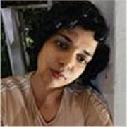 Professora de língua portuguesa com experiência também em redação e aulas de português para estrangeiros, adultos e crianças