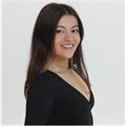 Profesora de actuación y danza, amante del teatro musical y de compartir experiencias nuevas.