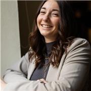 Individuell an der Schüler angepasst. Kann sowohl online, als auch in Person stattfinden. Gemeinsam verbessern wir deine Note