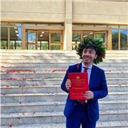 Laureato in economia in cerca di ragazzi da aiutare nello svolgimento dei compiti