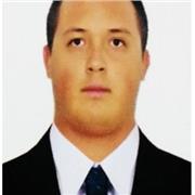Profesor de fútbol da clases a cualquier edad