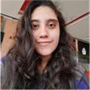 Profesora de Biología imparte clases a personas de todas las edades