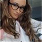 Dottoressa in chimica impartisce lezioni di chimica a studenti universitari e scuola superiore