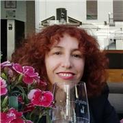 Intento transmitir, aparte de conocimientos, interes y curiosidad por la disciplina que imparta, creo que es fundamental y también adaptarme al nivel de conocimientos del alumno intentando sacar el mayor partido posible a su potencial.