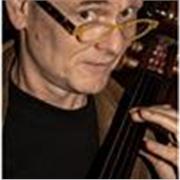 Professionista impartisce lezioni di Violoncello