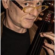 Professionista impartisce lezioni di Violoncello