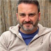 Profesor de marketing con amplia experiencia profesional y docente en universidades y escuelas de negocio.