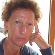 J enseigne à tous les niveaux ainsi qu'aux personnes étrangères. J'ai 40 ans dans l'éducation nationale