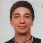 Studente che offre lezioni private di matematica e fisica