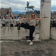 Instructora yoga vinyasa,ashtanga ,distintos niveles incluyendo todos los soportes coml ladrillo.aro ,silla