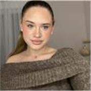 Estudiante universitaria capaz de dar clase a bachillerato 