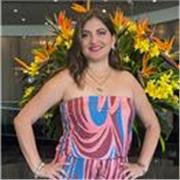 Profesora titulada con más de 15 años de experiencia.