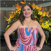 Profesora titulada con más de 15 años de experiencia.