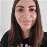 Laureanda in lingue impartisce lezioni di inglese a studenti che vanno dalle scuole elementari alle scuole superiori