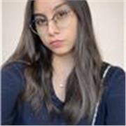 Profesora de inglés imparte clases a niños