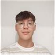 Chico de 17 años con experiencia en clases particulares desde el año pasado y en clases de biología en un aula de 1° de ESO.