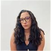 Profesora de química para niños del colegio y del instituto