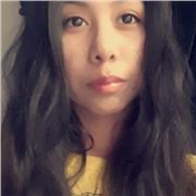 Profesora de comunicación imparte clases para primaria