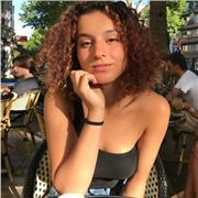 Étudiante en terminale au lycée, donne cours d’anglais