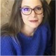 Deux langues, une vocation : enseigner et traduire avec passion. 