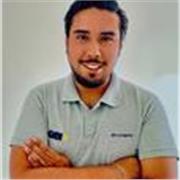 Maestro de apoyo escolar con conocimiento empresarial e ingeniería
