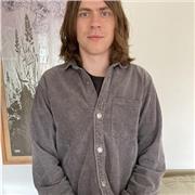 Professional music tutor specialized in teaching guitar, piano, ukulele and vocals