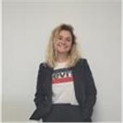 ¡Una profesora apasionada por el francés y siempre con la sonrisa! Únete a mis clases en un ambiente agradable y dinamico!