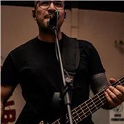 Lezioni di Basso Elettrico per Ragazzi e Adulti – Con un Insegnante Laureato in Composizione e Contrabbasso Jazz!