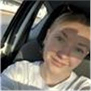 Engagierte Tutorin bietet Englischunterricht für Kinder und Erwachsene online an