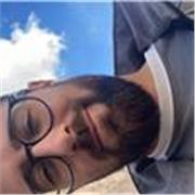 Maestro de Educación Primaria con Mención en Lengua Extranjera Inglés.