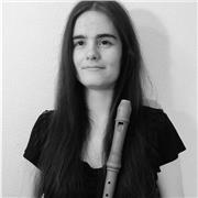 Profesora particular de lengua castellana y literatura, inglés, latín, griego y lenguaje musical.