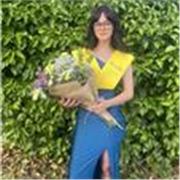 Estudiante de Gráfica publicitaria, con media de 8 en el bachiller de artes y monitora de campamentos de verano 