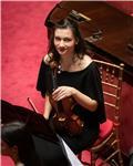 Studentessa di violino al conservatorio G. Tartini a Trieste. Ha esperienza di insegnamento nelle scuole e in privato