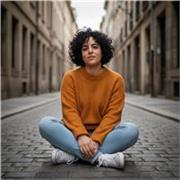 Profesora de primaria, de 1 a 4 grado, matemáticas, lengua y literatura, ciencias.