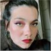 Profesora de programas en diseño gráfico