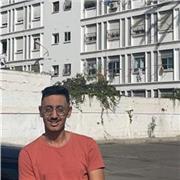 Professeur particulier donne cours de soutien scolaire aux etudiants