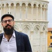 Laureato in Ingegneria Informatica impartisce lezioni di Informatica generale e Matematica