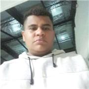 profesor de matemáticas dita la clases virtual m