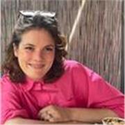 Professoressa di liceo classico impartisce lezioni di greco, latino, italiano e storia antica