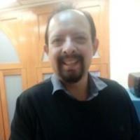 Profesor de inglés imparte clases a personas en Tepic y Xalisco