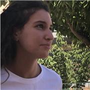 Profesora de matemáticas. Intento hacer las clases entretenidas. Además, de matemáticas también puedo enseñar otras asignaturas como biología o química