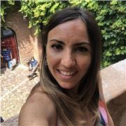 Docente di lettere propone aiuto-compiti ad alunni di scuola primaria e lezioni materie umanistiche ad alunni di scuola secondaria